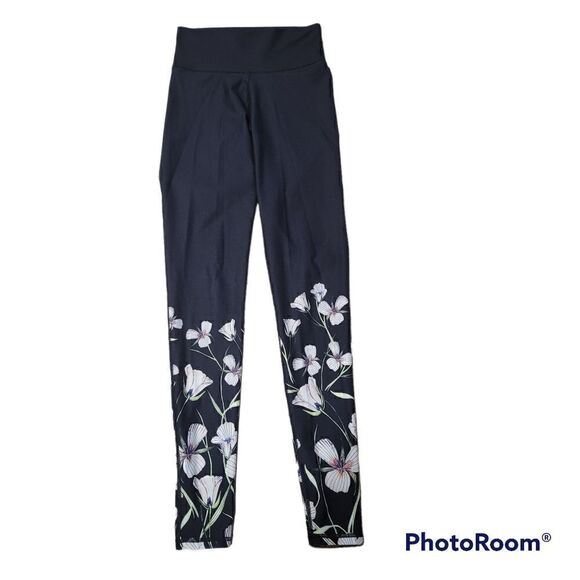 Fabletics cascading flowers high waisted leggings - Picture 2 of 8